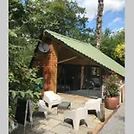The Shed . A Cosy, Peaceful, 96% Recycled, Chalet.