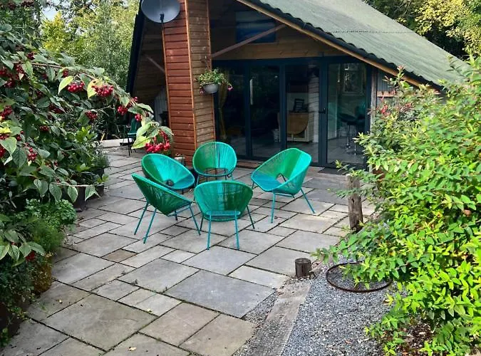 The Shed . A Cosy, Peaceful, 96% Recycled, Chalet.