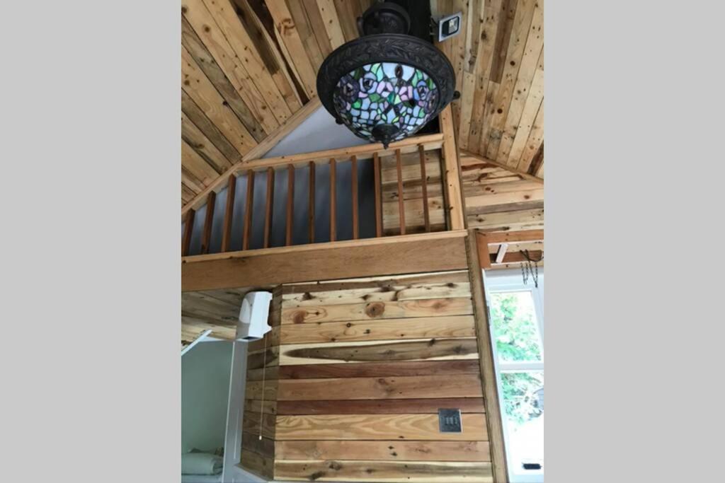 The Shed . A Cosy, Peaceful, 96% Recycled, Chalet. Swansea