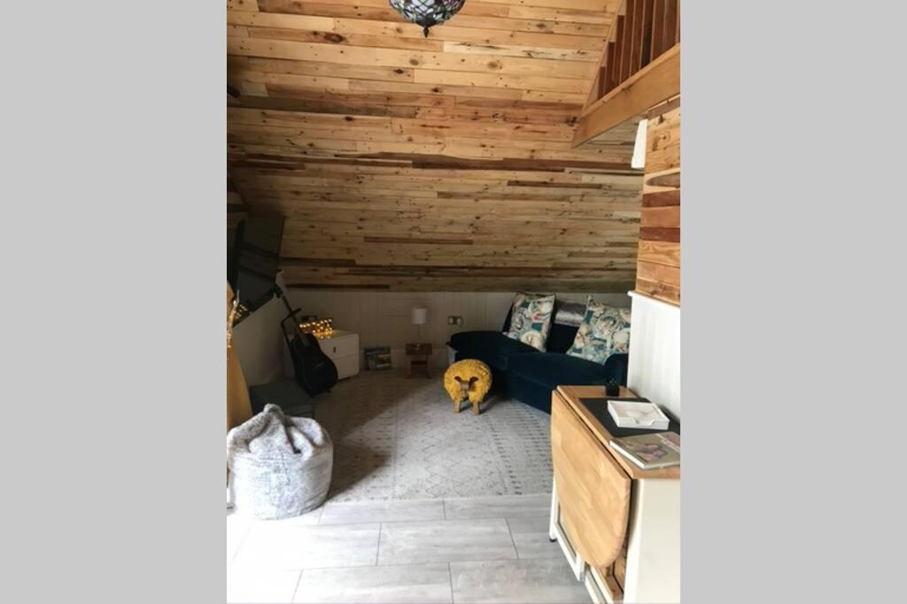 The Shed . A Cosy, Peaceful, 96% Recycled, Chalet. Apartment
