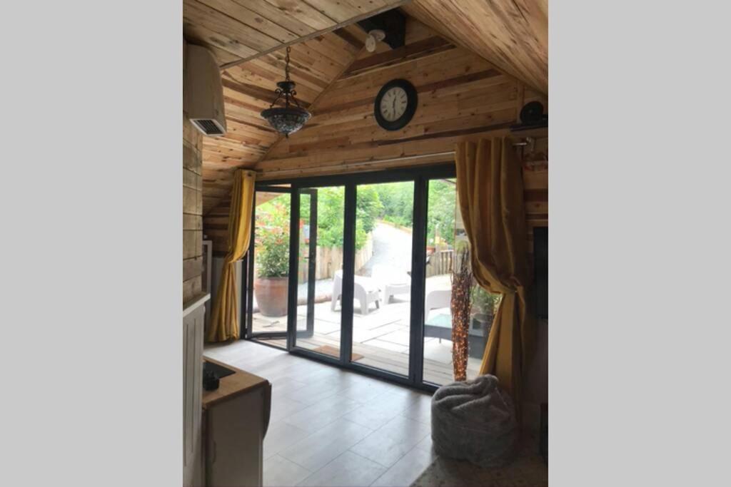 The Shed . A Cosy, Peaceful, 96% Recycled, Chalet. *